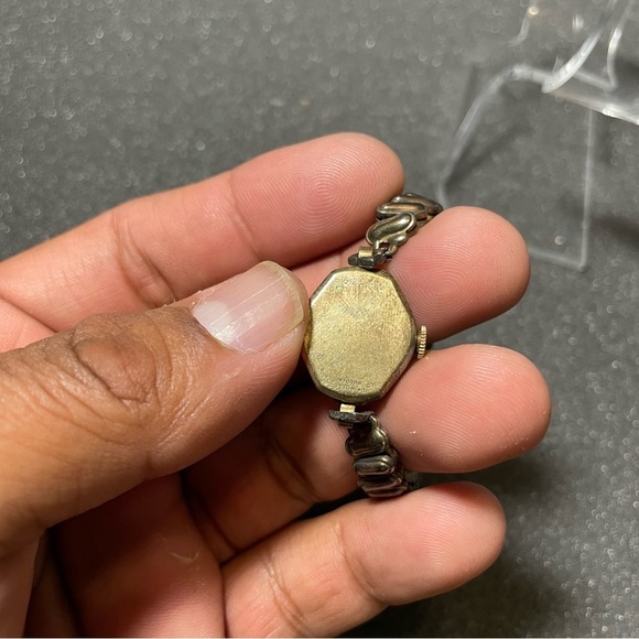 Vintage Ladies Bulova Mechanical Wind Up Watch 10K Rolled Gold Working - Picture 4 of 6